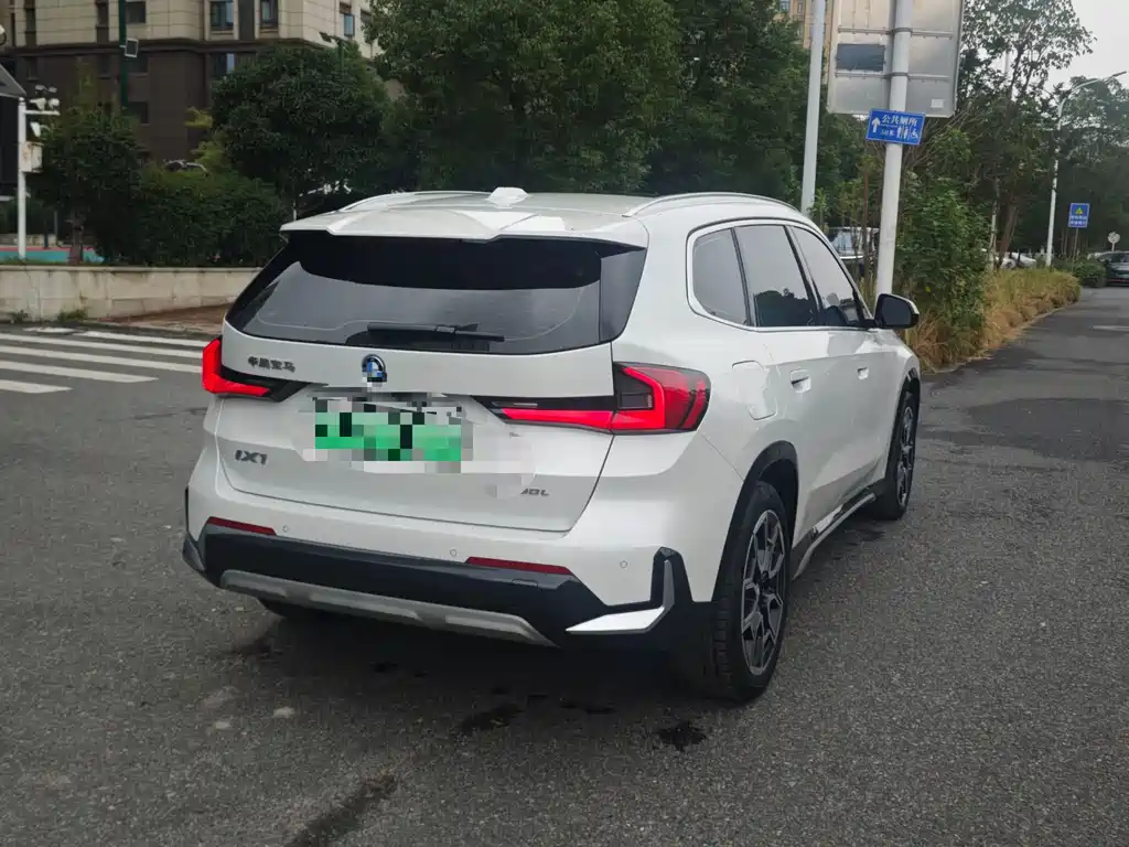 BMW iX1 — миниатюра 10