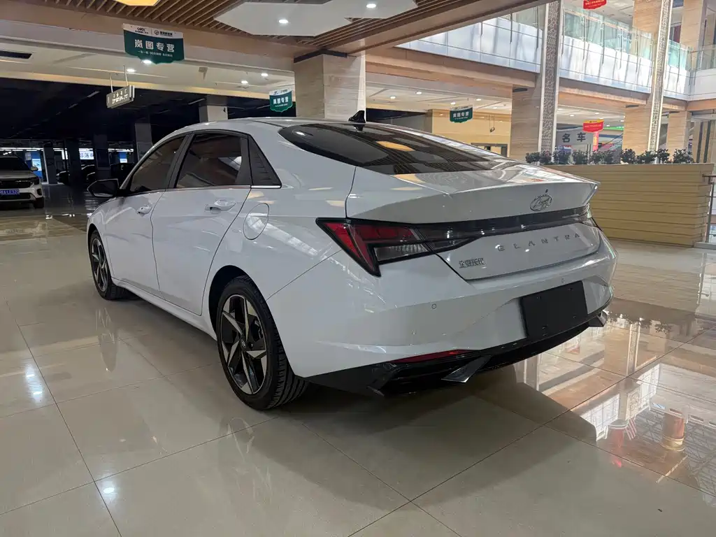 Hyundai Elantra — миниатюра 6