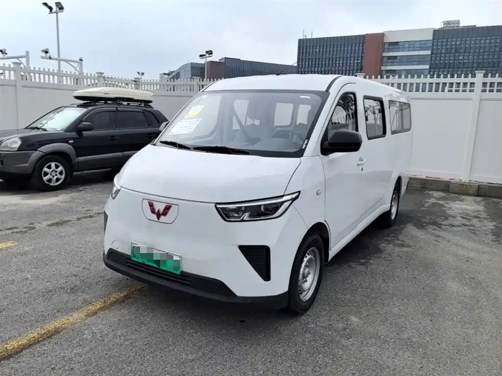 Wuling Yangguang 2025