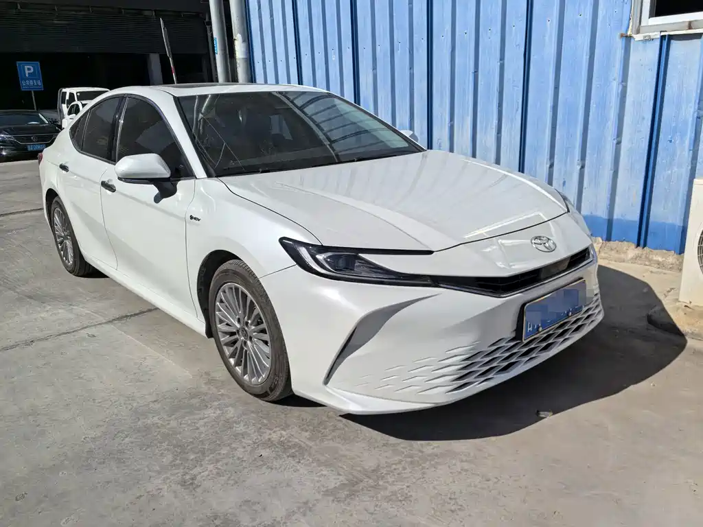 Toyota Camry — миниатюра 3