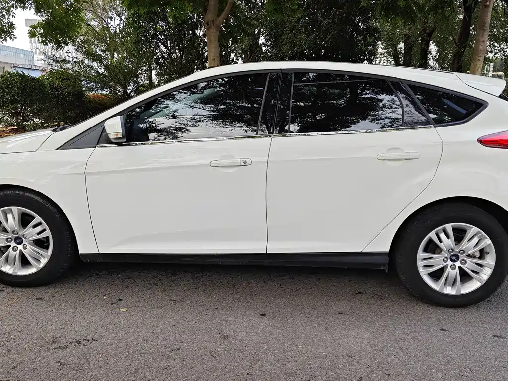 Ford Focus — миниатюра 8