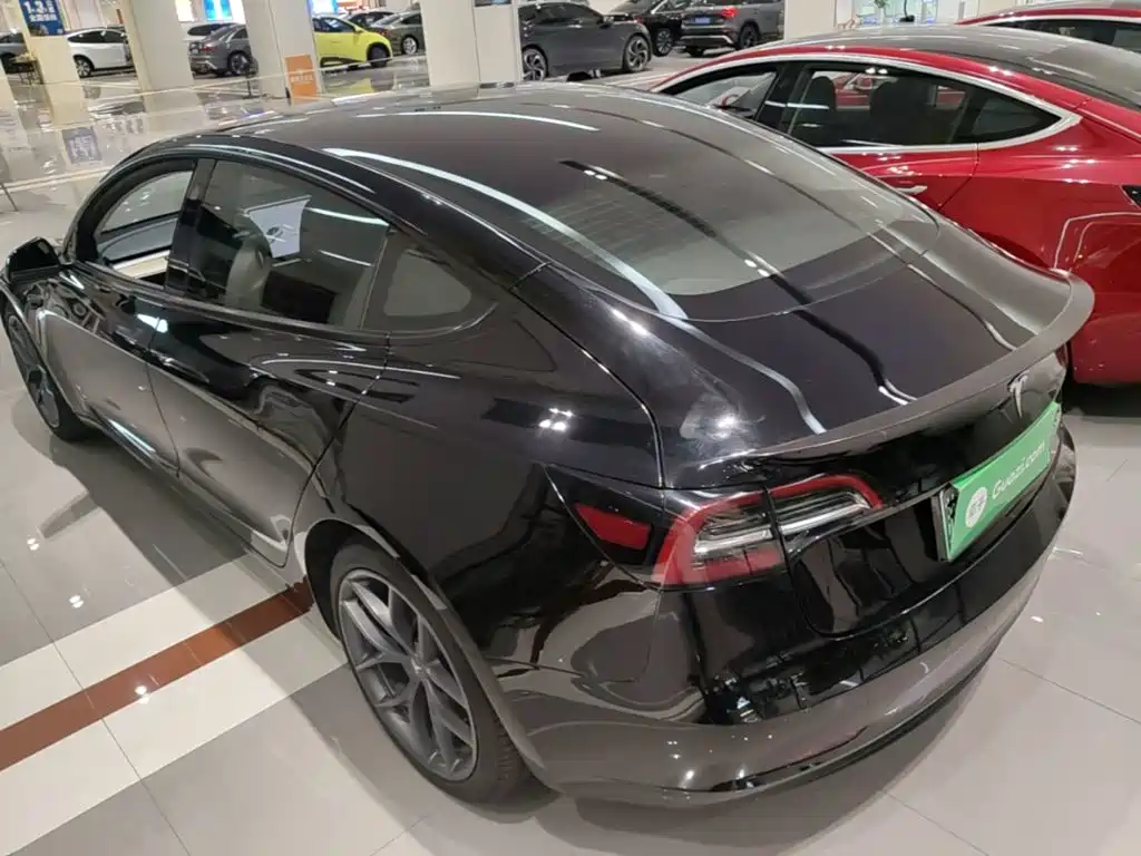 Tesla Model 3 — миниатюра 5