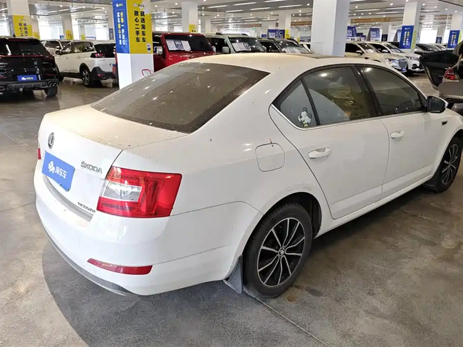 Skoda Octavia 2017 1.6L AT