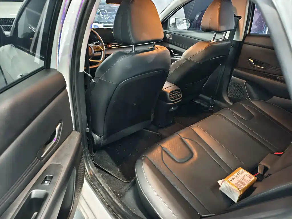 Hyundai Elantra — миниатюра 3