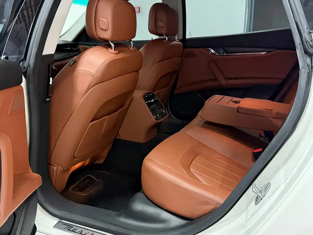 Maserati Quattroporte — миниатюра 9