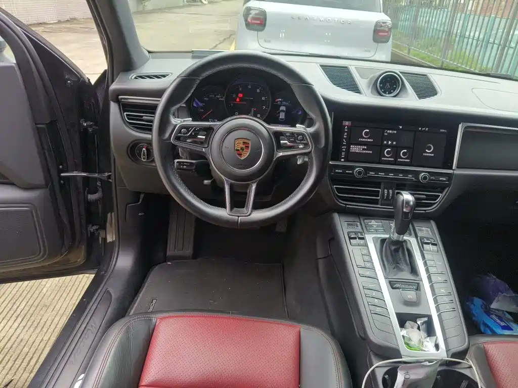 Porsche Macan — миниатюра 11