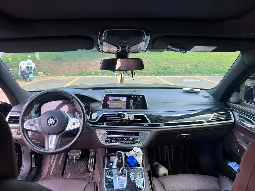 BMW 7 Series — миниатюра 5
