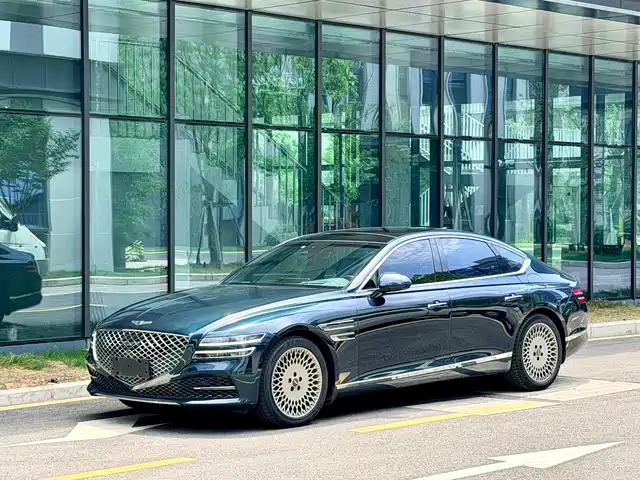 Genesis G 80 2023 2.5 T — фото 1