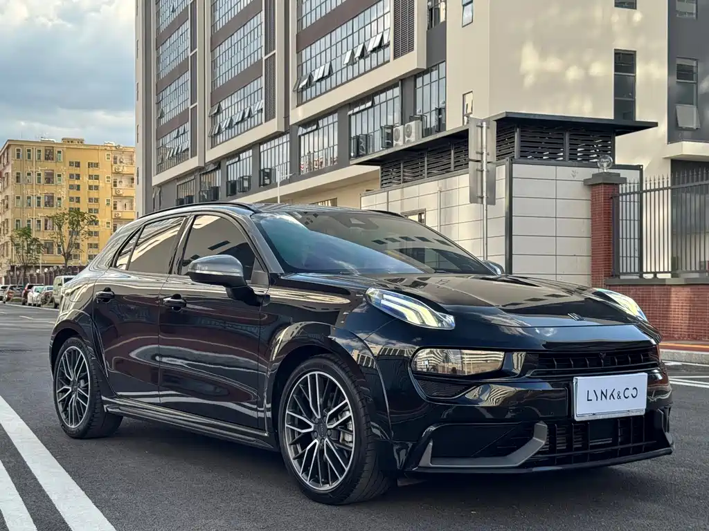 Lynk & Co 02 Hatchback — миниатюра 3