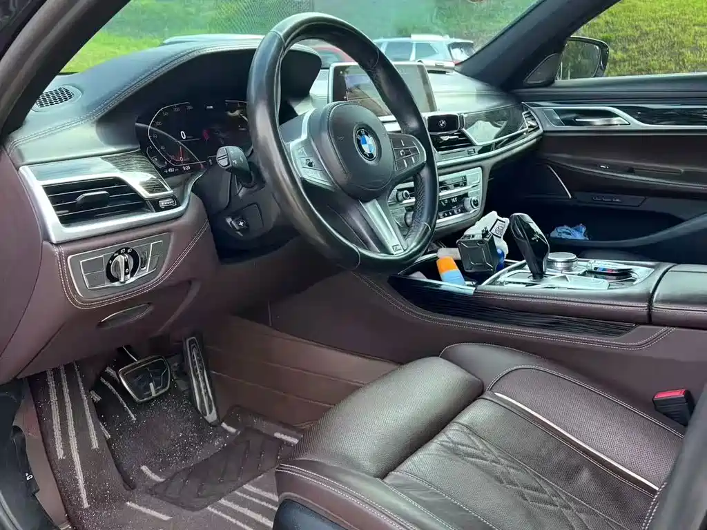 BMW 7 Series — миниатюра 6