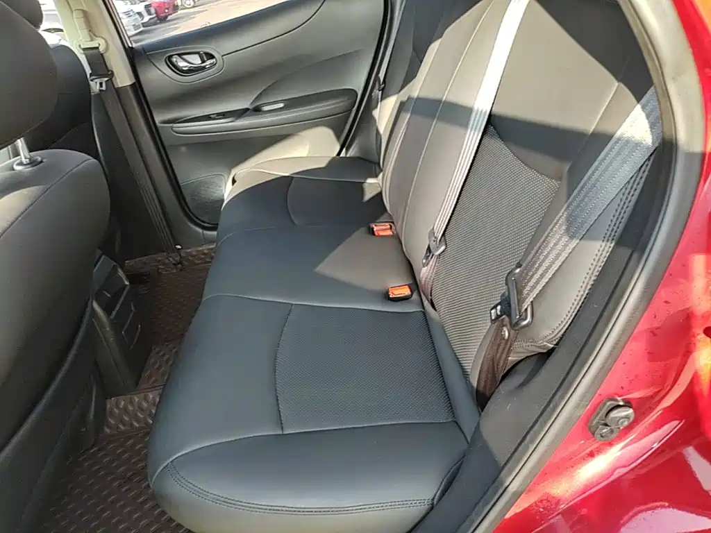 Nissan Tiida — миниатюра 17