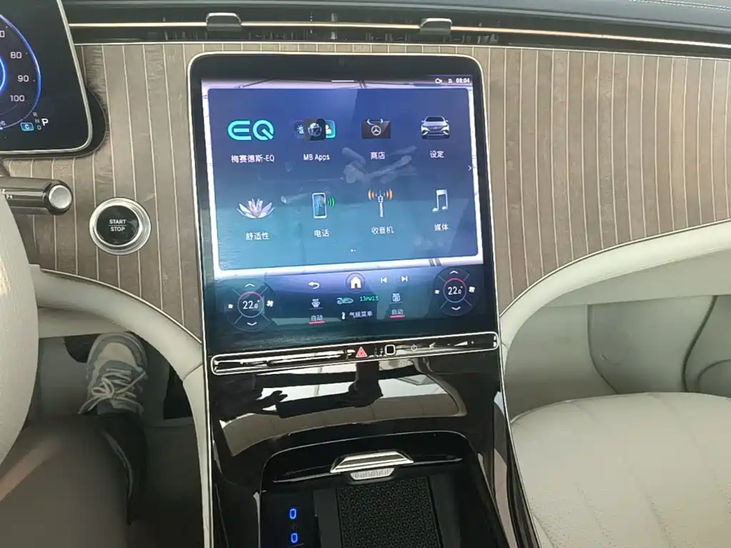 Mercedes-Benz EQE SUV — миниатюра 13