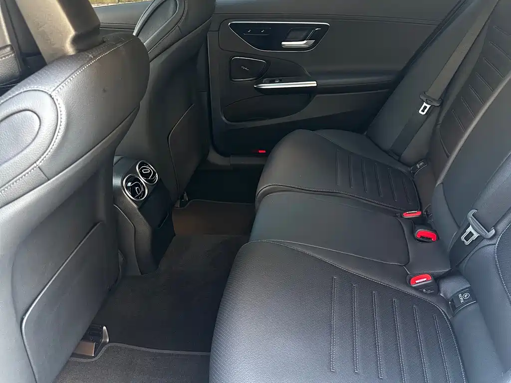 Mercedes-Benz C-Class — миниатюра 7