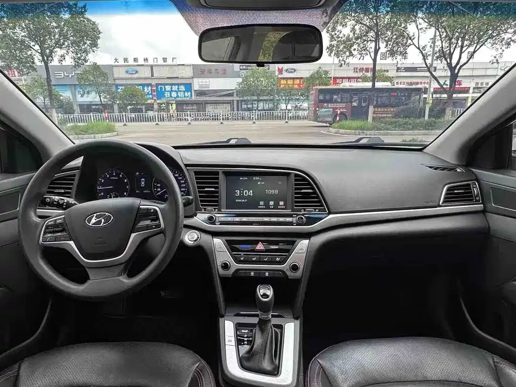 Hyundai Elantra — миниатюра 5