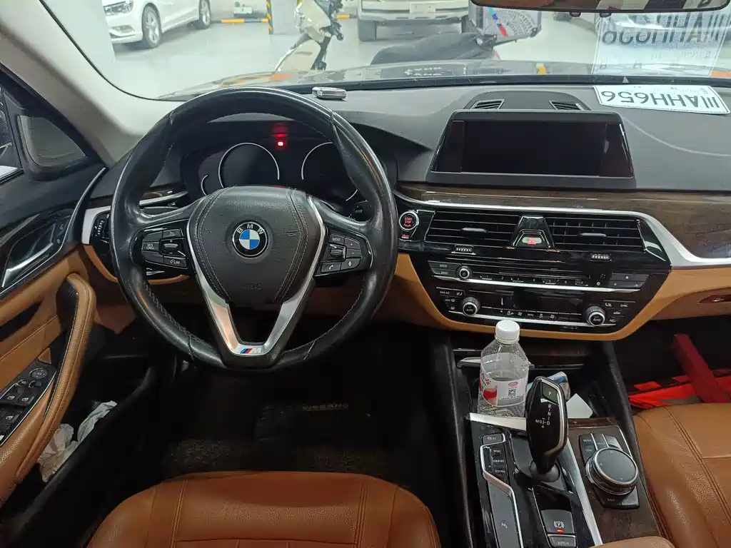 BMW 5 Series — миниатюра 11