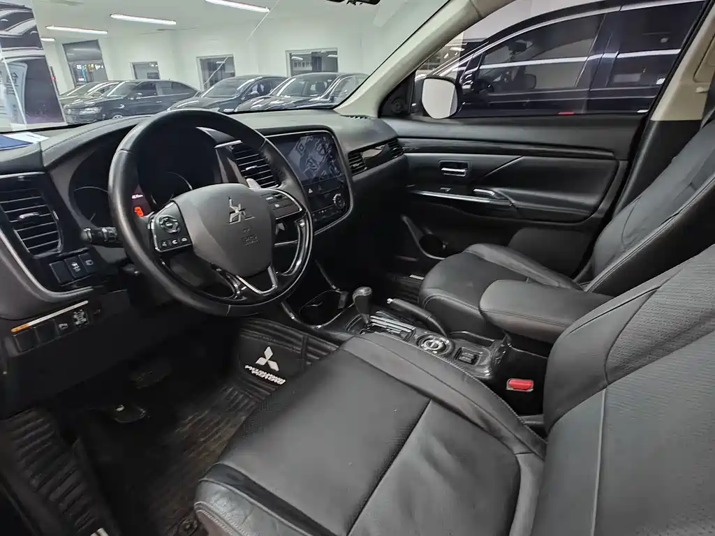 Mitsubishi Outlander — миниатюра 8