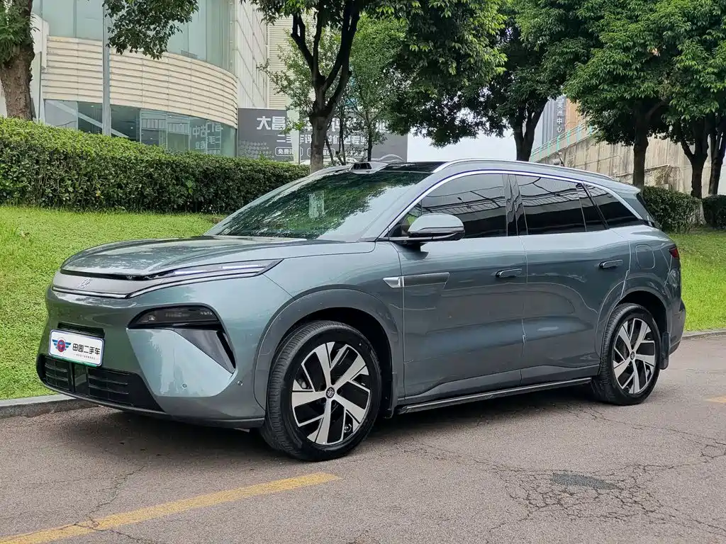 BYD Tang L