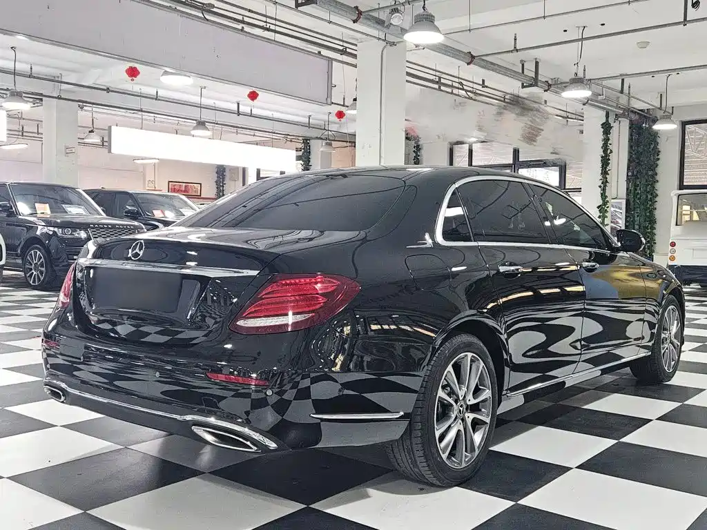Mercedes-Benz E-Class — миниатюра 7