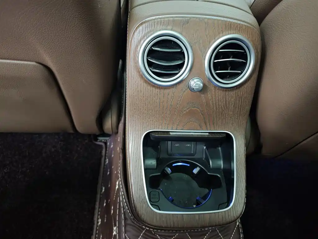 Mercedes-Benz E-Class — миниатюра 20