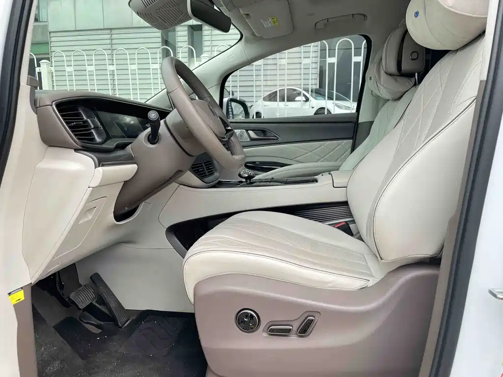 Denza D9 2022 EV 600 Flagship
