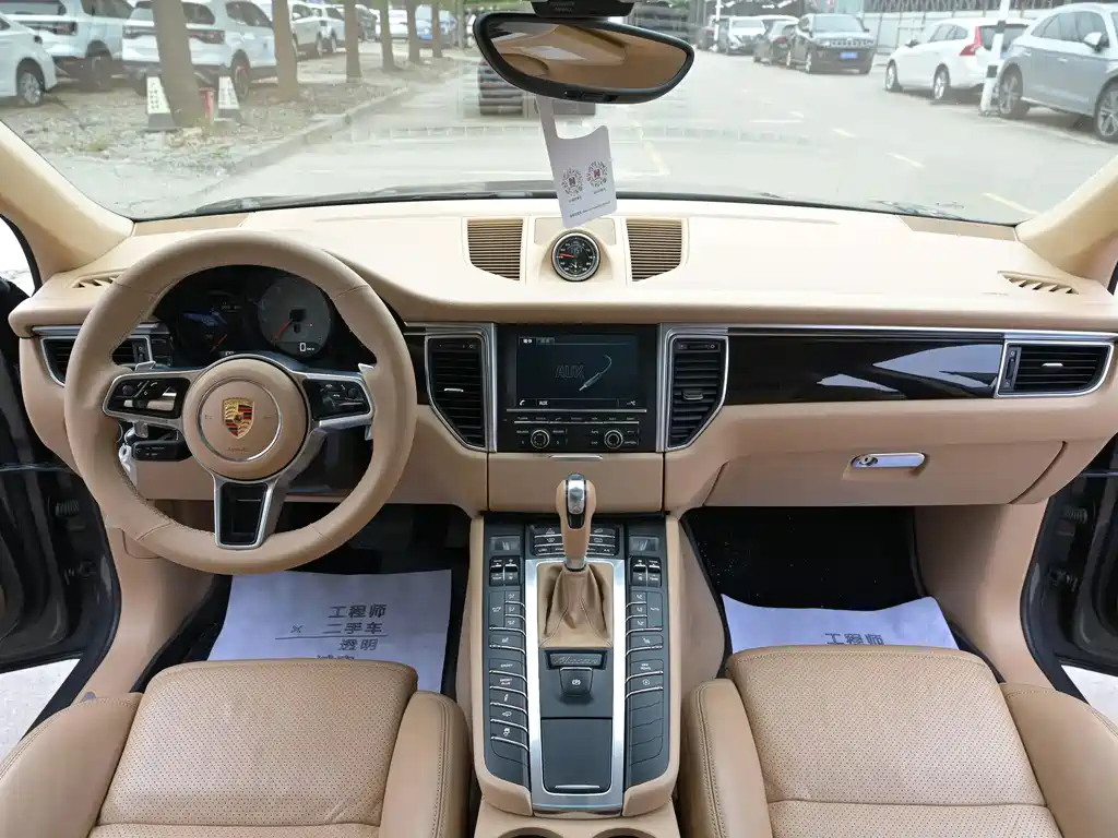 Porsche Macan — миниатюра 5