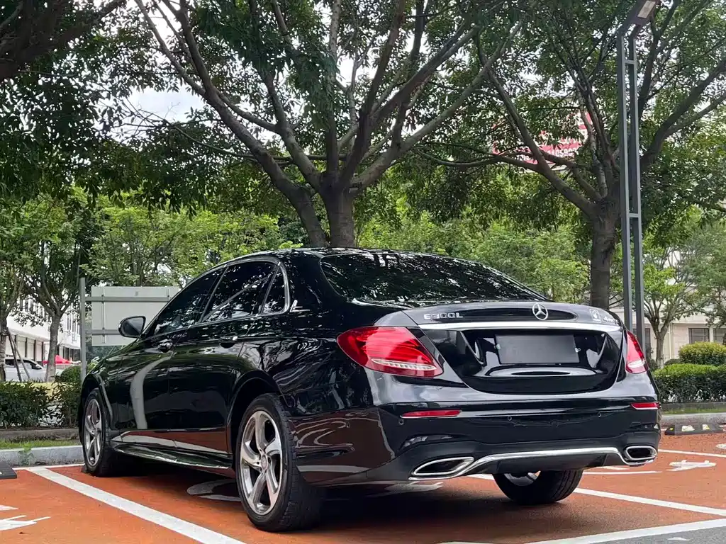 Mercedes-Benz E-Class — миниатюра 7