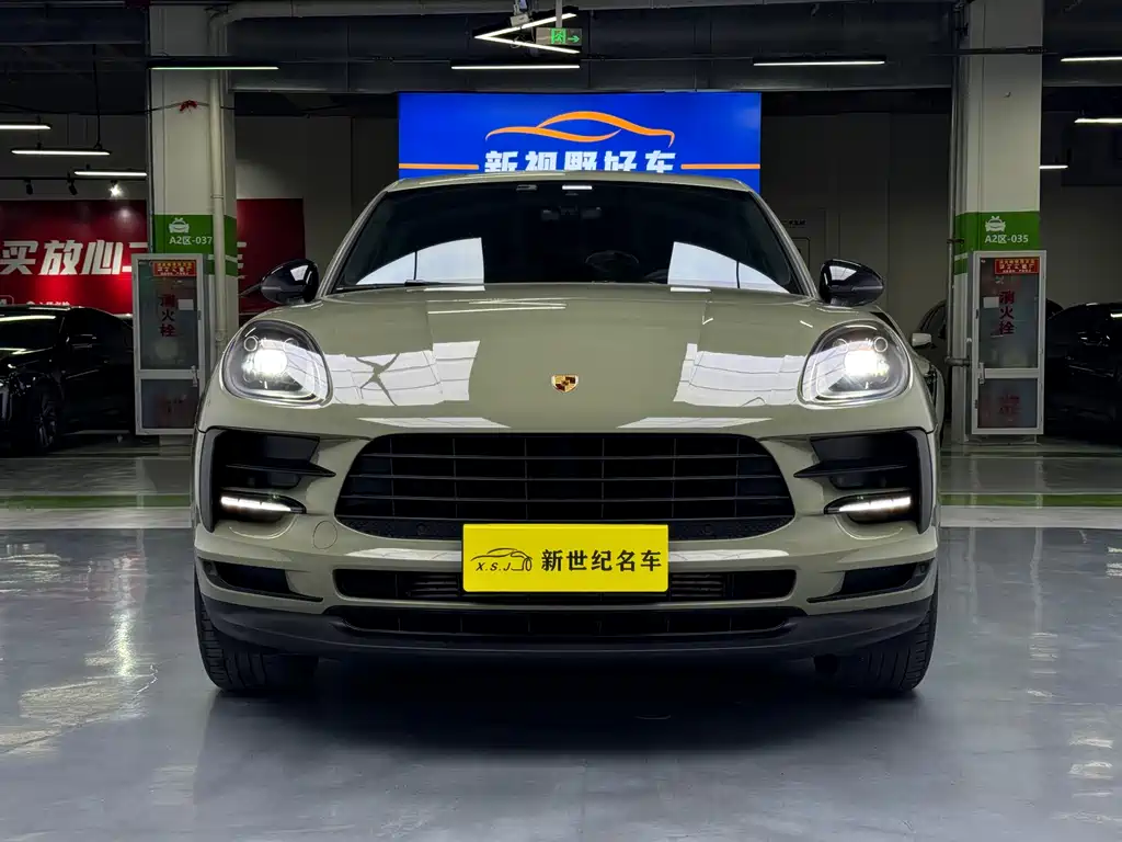 PORSCHE MACAN
