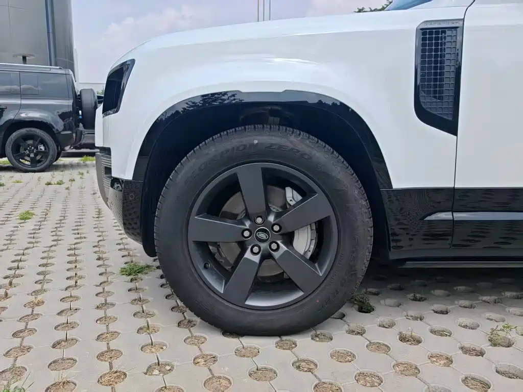 Land Rover Defender — миниатюра 3