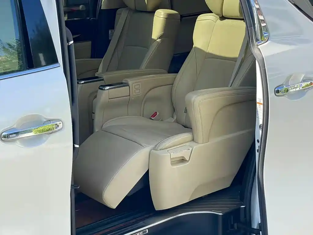 Toyota Alphard — миниатюра 14