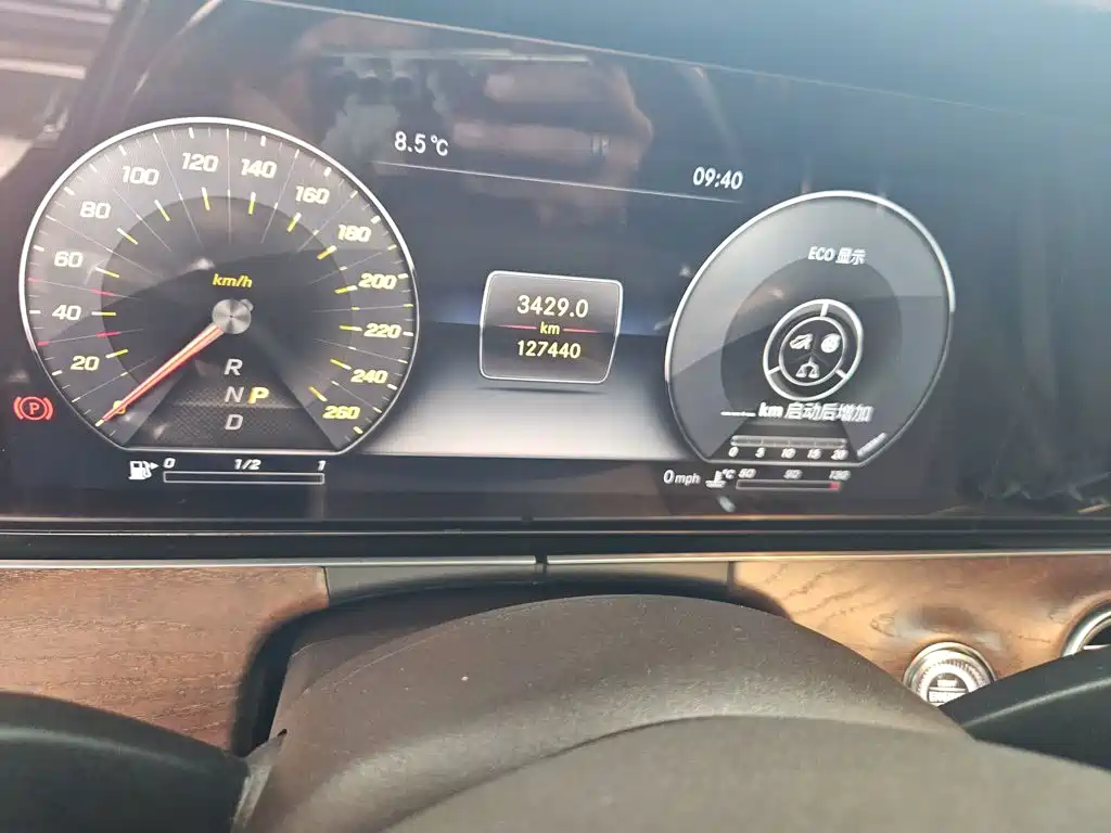 Mercedes-Benz E-Class — миниатюра 11