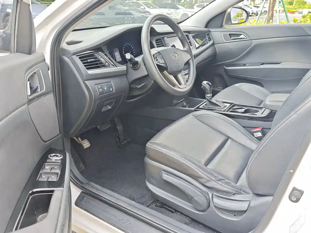 Hyundai Mistra 2017 1.6T AT GLS V
