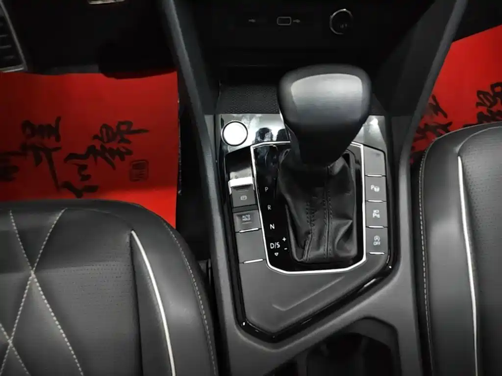 Volkswagen Tiguan L — миниатюра 14