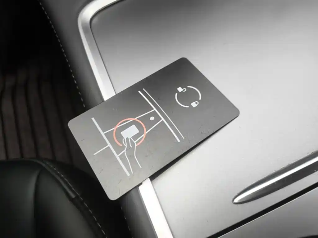 Tesla Model 3 — миниатюра 9