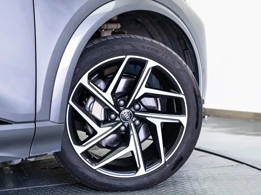 Audi Q6L e-tron — миниатюра 6