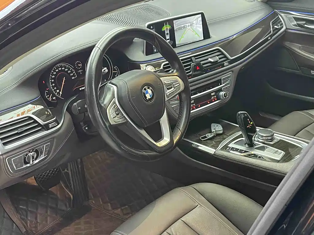 BMW 7 Series — миниатюра 10
