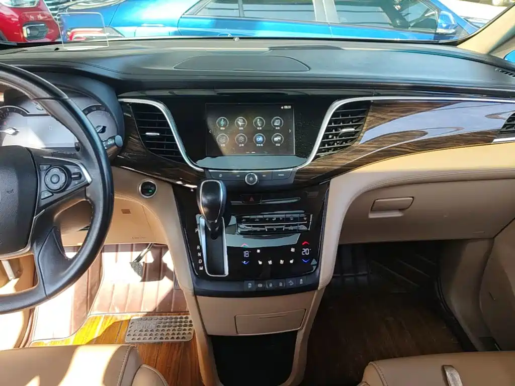 Buick GL8 — миниатюра 9