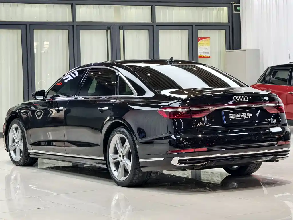 AUDI A8