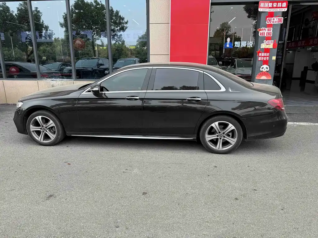 Mercedes-Benz E-Class — миниатюра 2