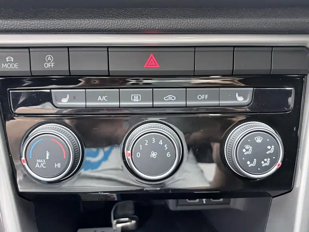 Volkswagen T-Roc — миниатюра 13