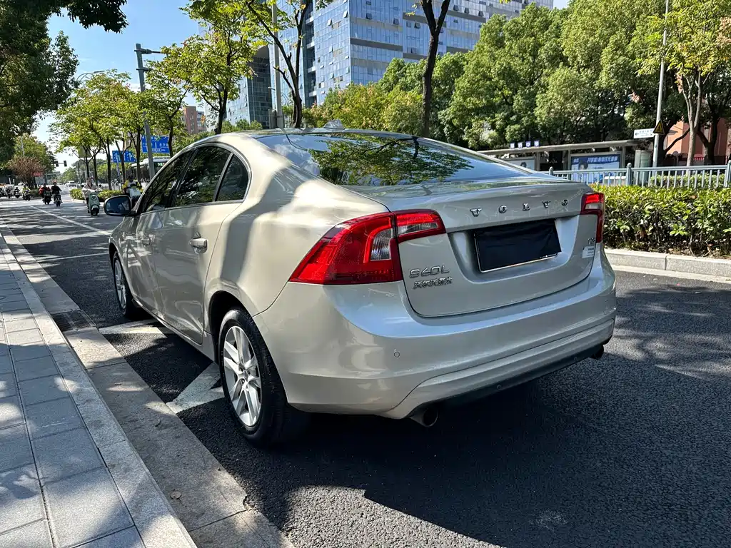 Volvo S60 — миниатюра 4