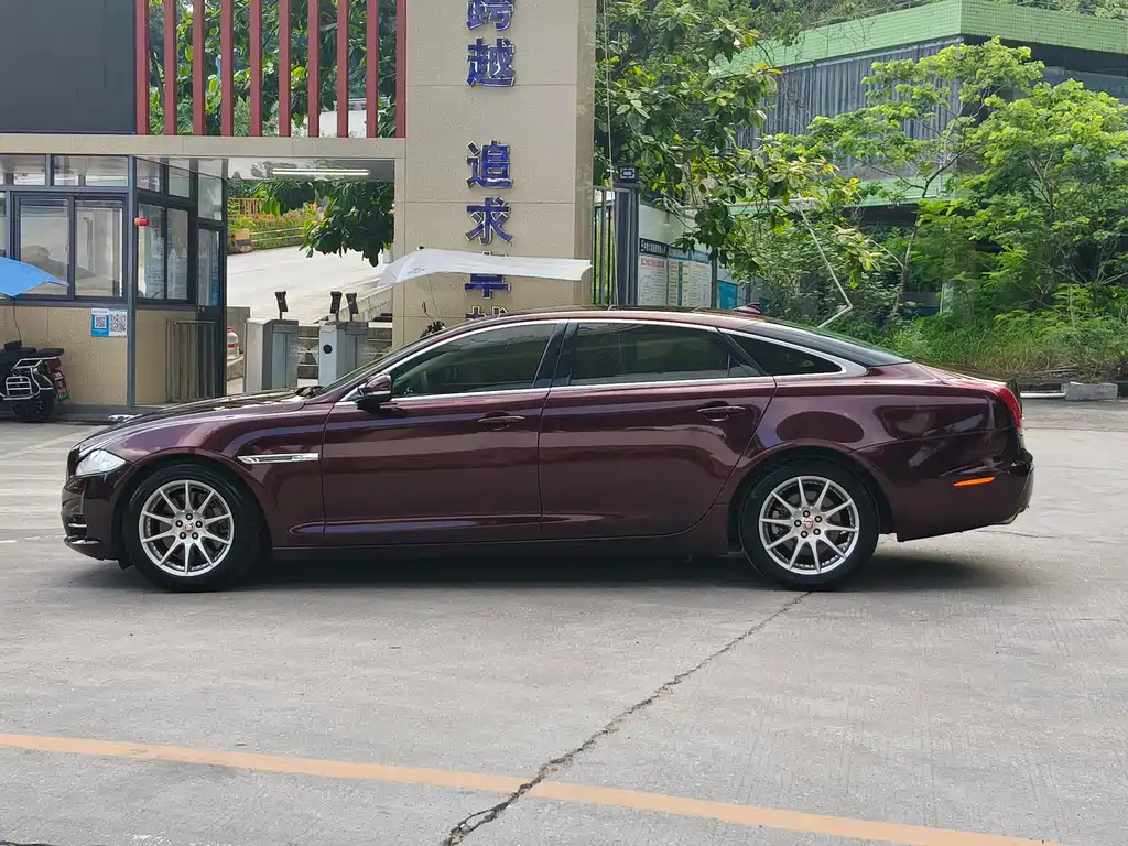 Jaguar XJ — миниатюра 7