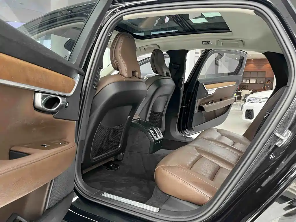 Volvo S90 — миниатюра 6