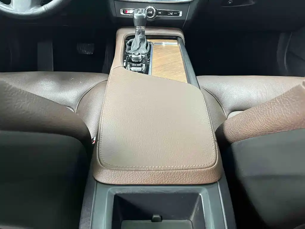 Volvo S90 — миниатюра 17