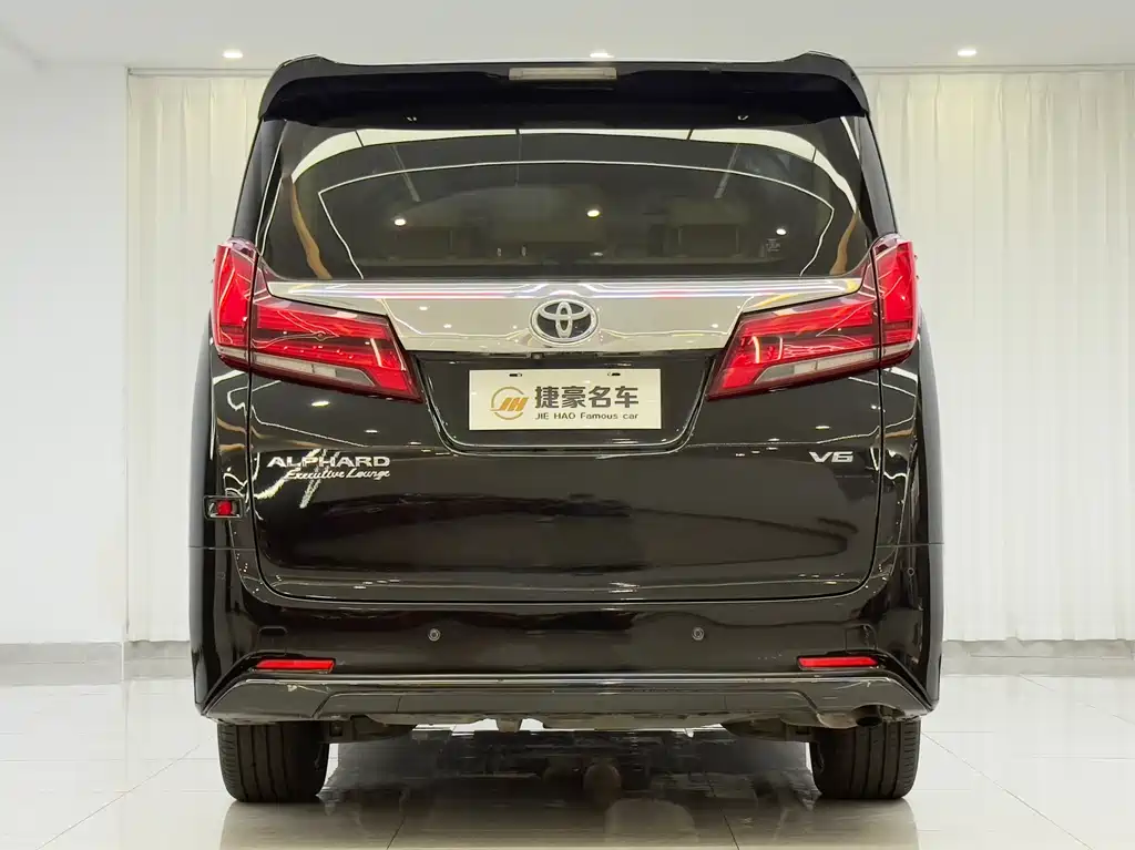 Toyota Alphard — миниатюра 16