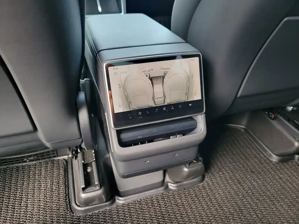 Tesla Model Y L — миниатюра 15