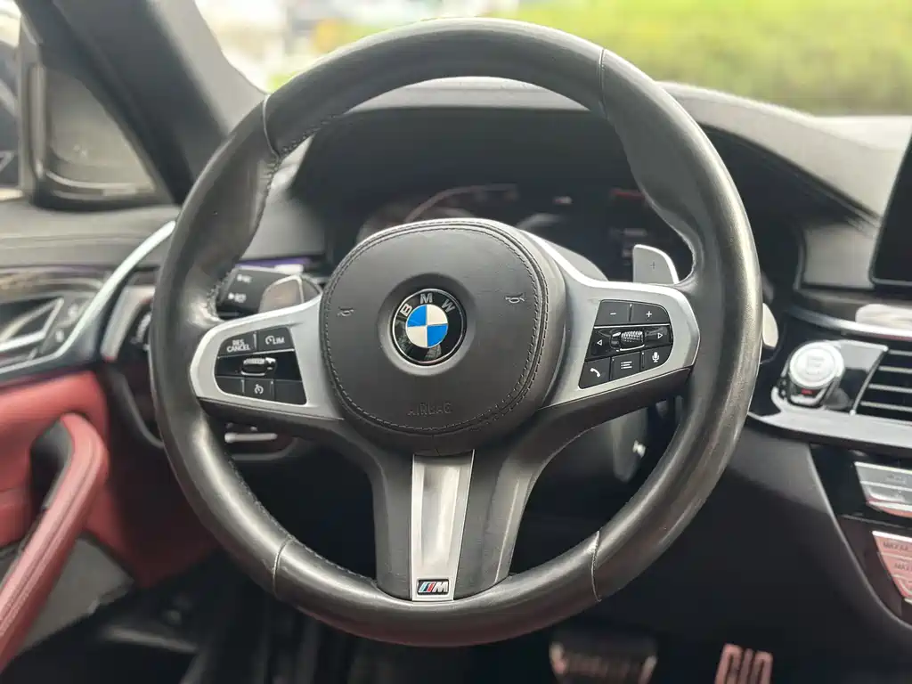 BMW 5 Series — миниатюра 12