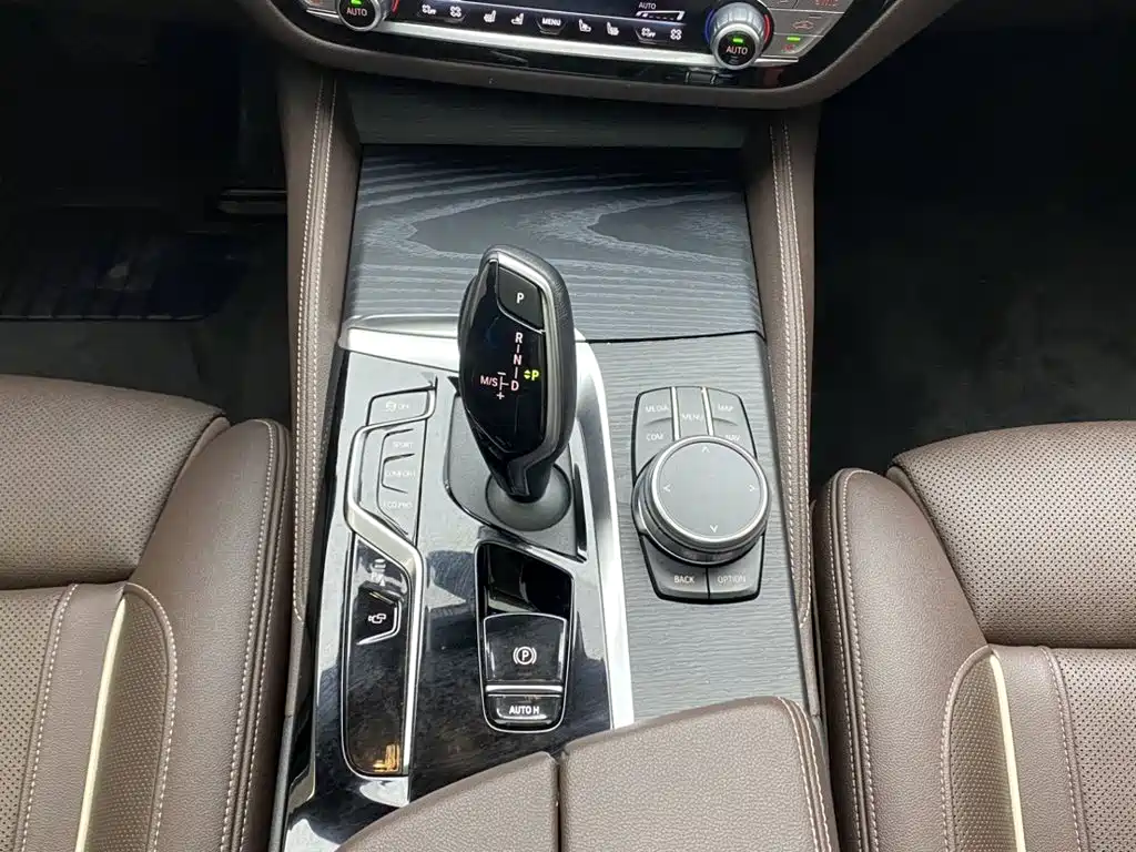 BMW 5 Series — миниатюра 20