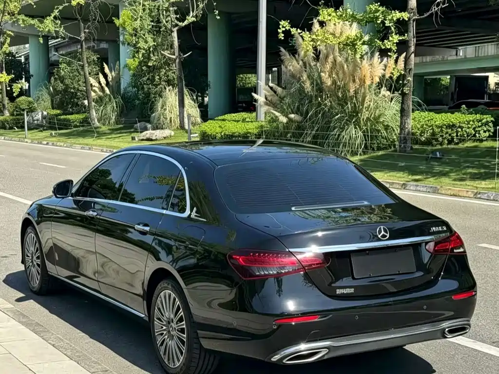 Mercedes-Benz E-Class — миниатюра 8