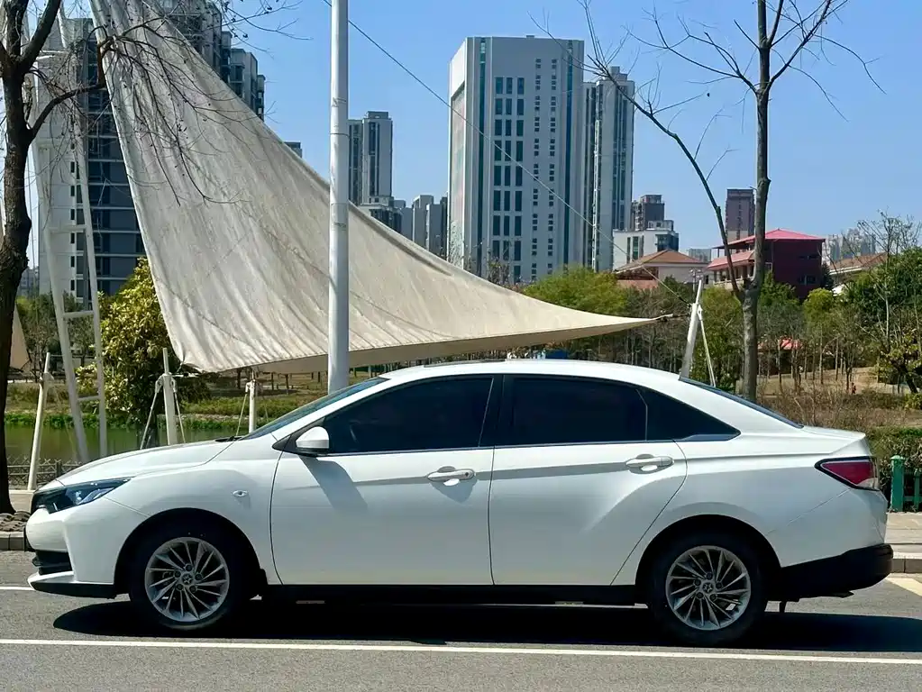 Venucia D60 — миниатюра 3