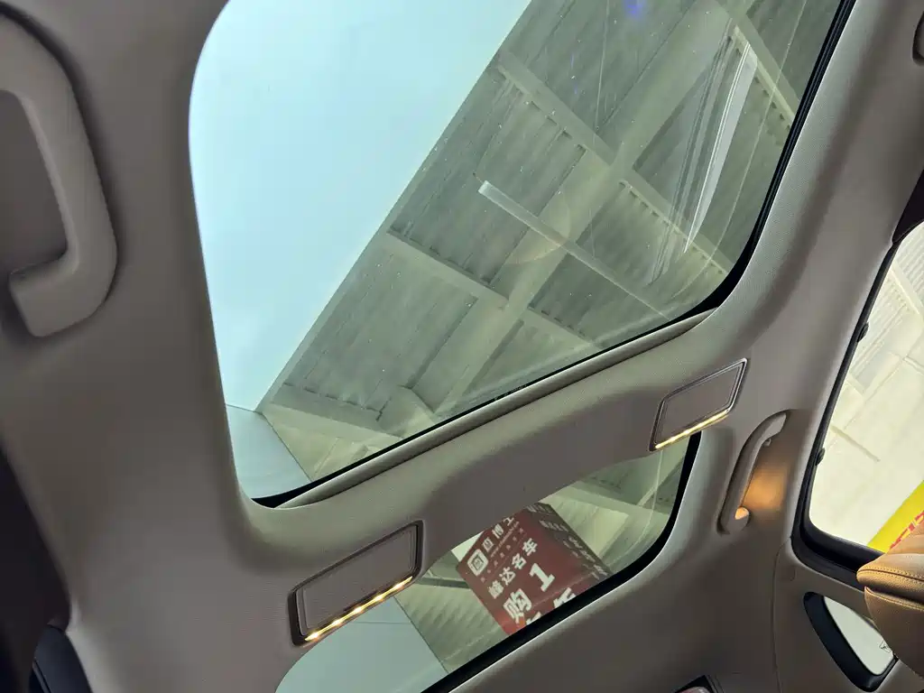 Mercedes-Benz E-Class — миниатюра 6